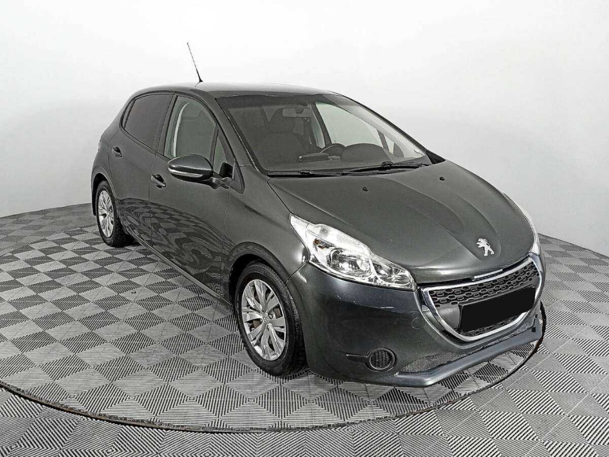 Peugeot 208 2013 года с пробегом. Фото: #2