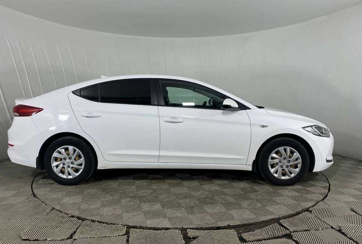 Hyundai Elantra 2017 года с пробегом. Фото: #3