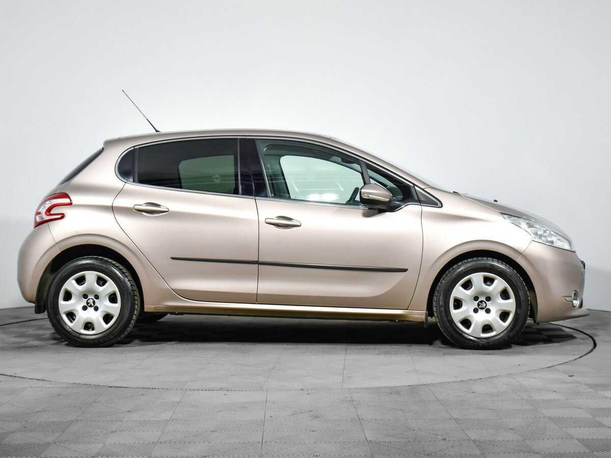 Peugeot 208 2014 года с пробегом. Фото: #3