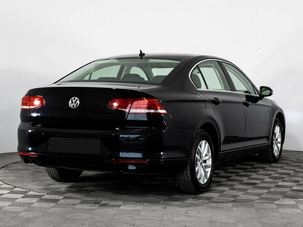 Volkswagen Passat 2018 года с пробегом. Фото: #4