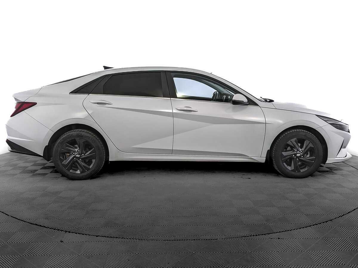 Hyundai Elantra 2021 года с пробегом. Фото: #3