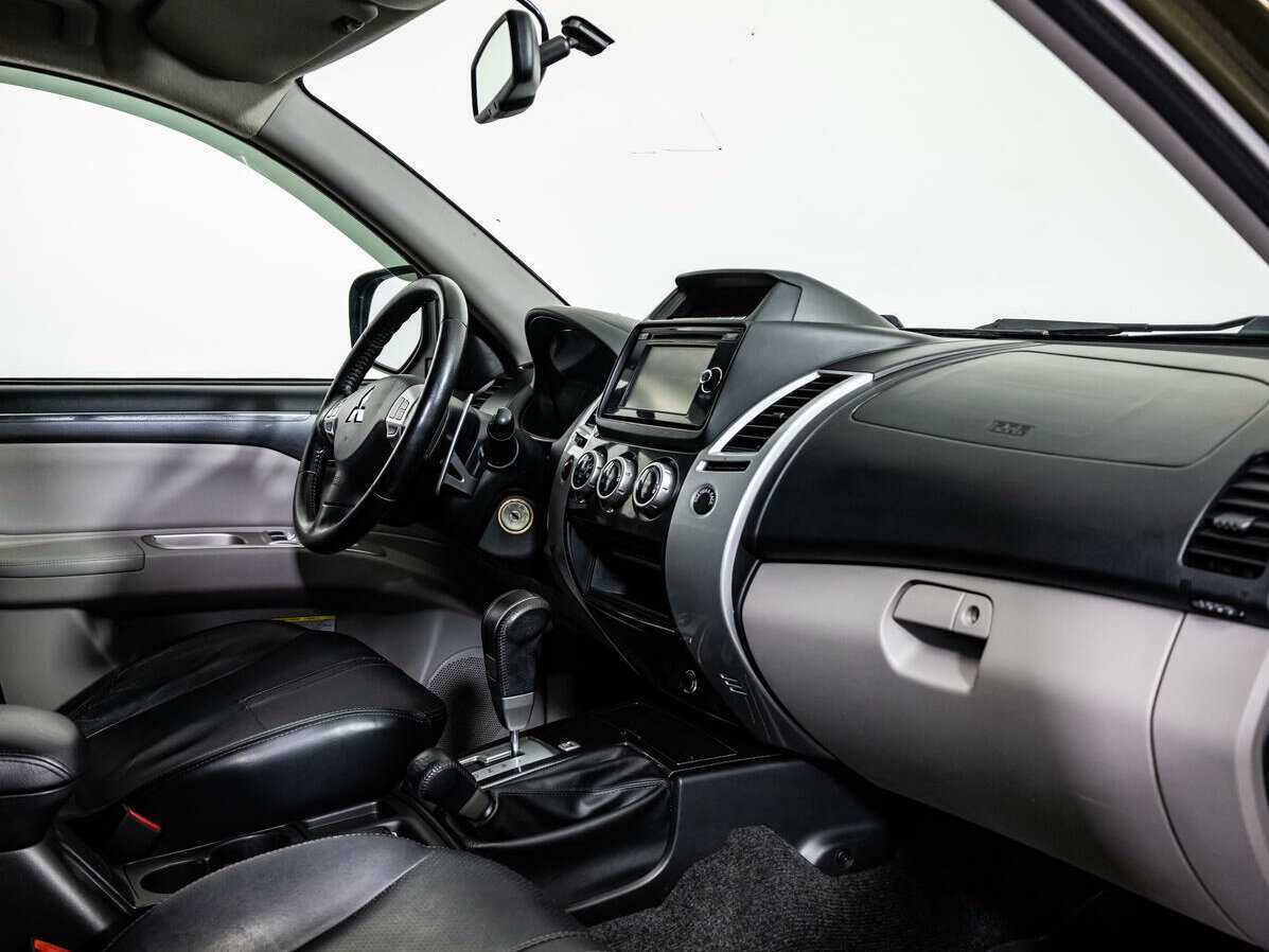 Mitsubishi Pajero Sport 2015 года с пробегом. Фото: #8