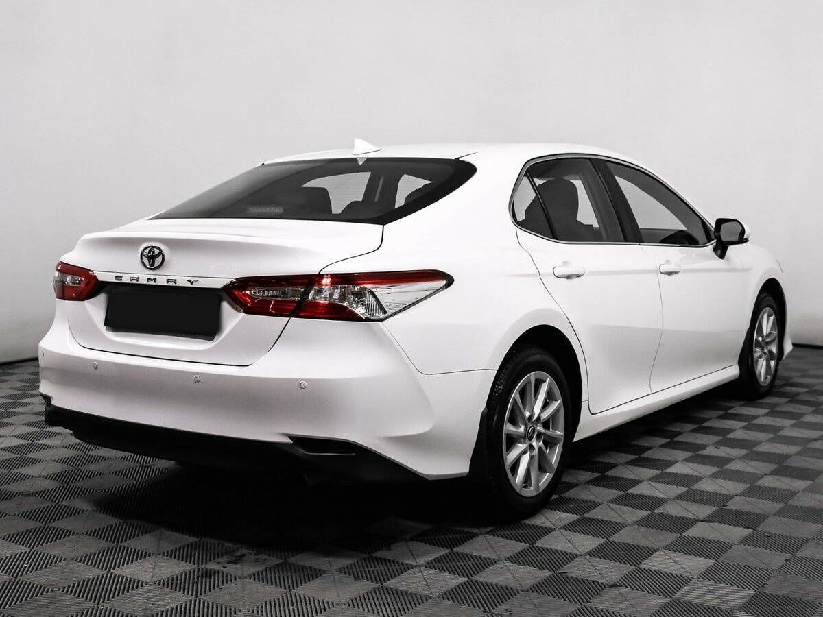 Toyota Camry 2021 года с пробегом. Фото: #4