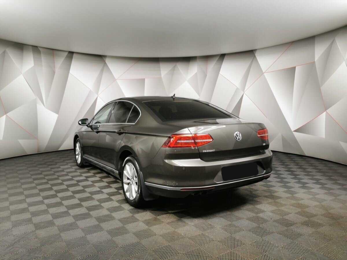 Volkswagen Passat 2018 года с пробегом. Фото: #3