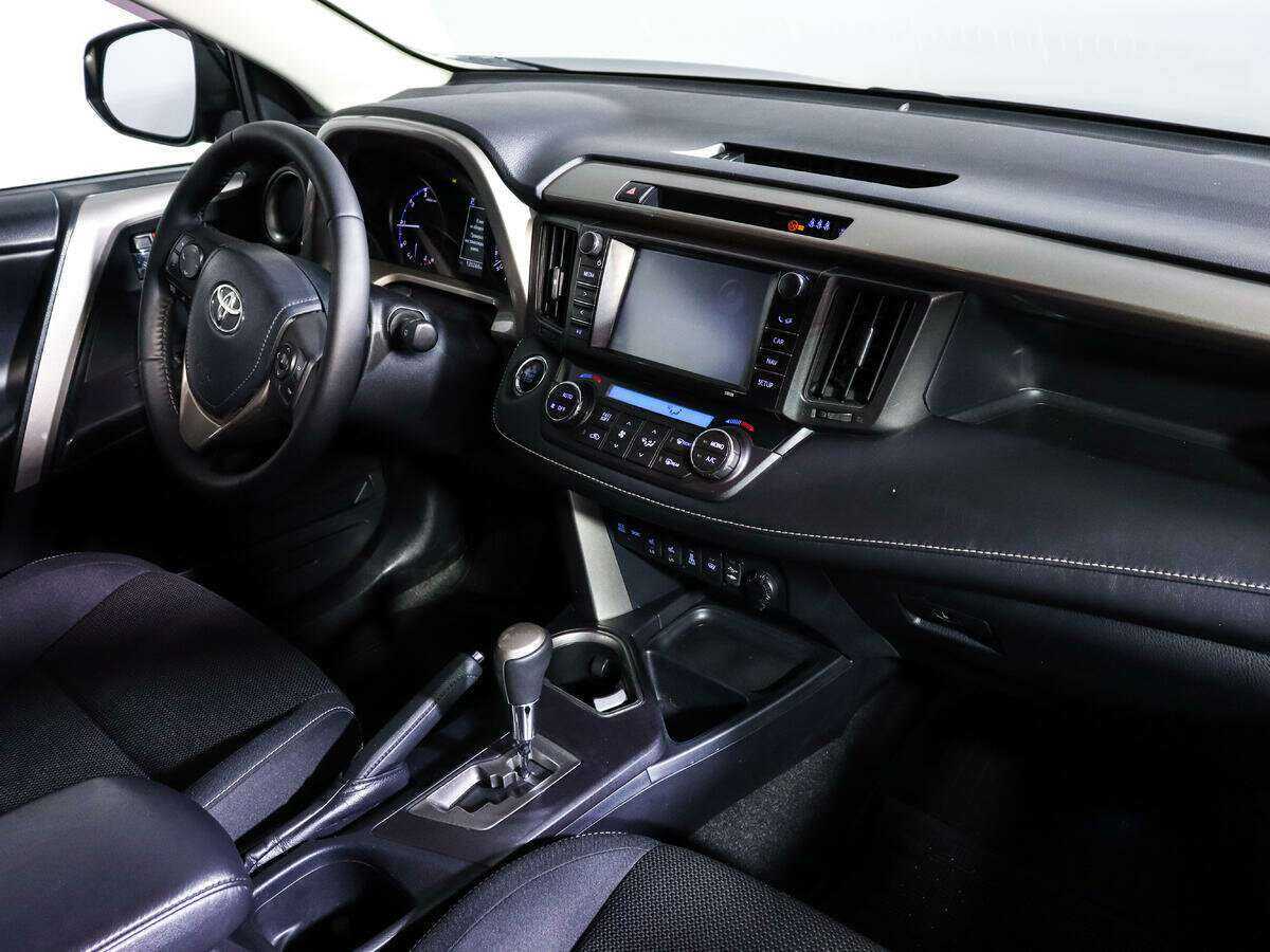 Toyota RAV4 2017 года с пробегом. Фото: #6