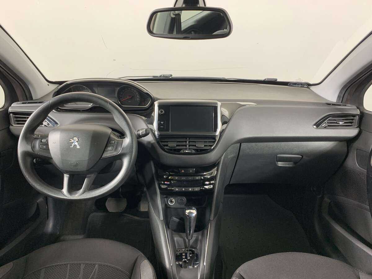 Peugeot 208 2013 года с пробегом. Фото: #9