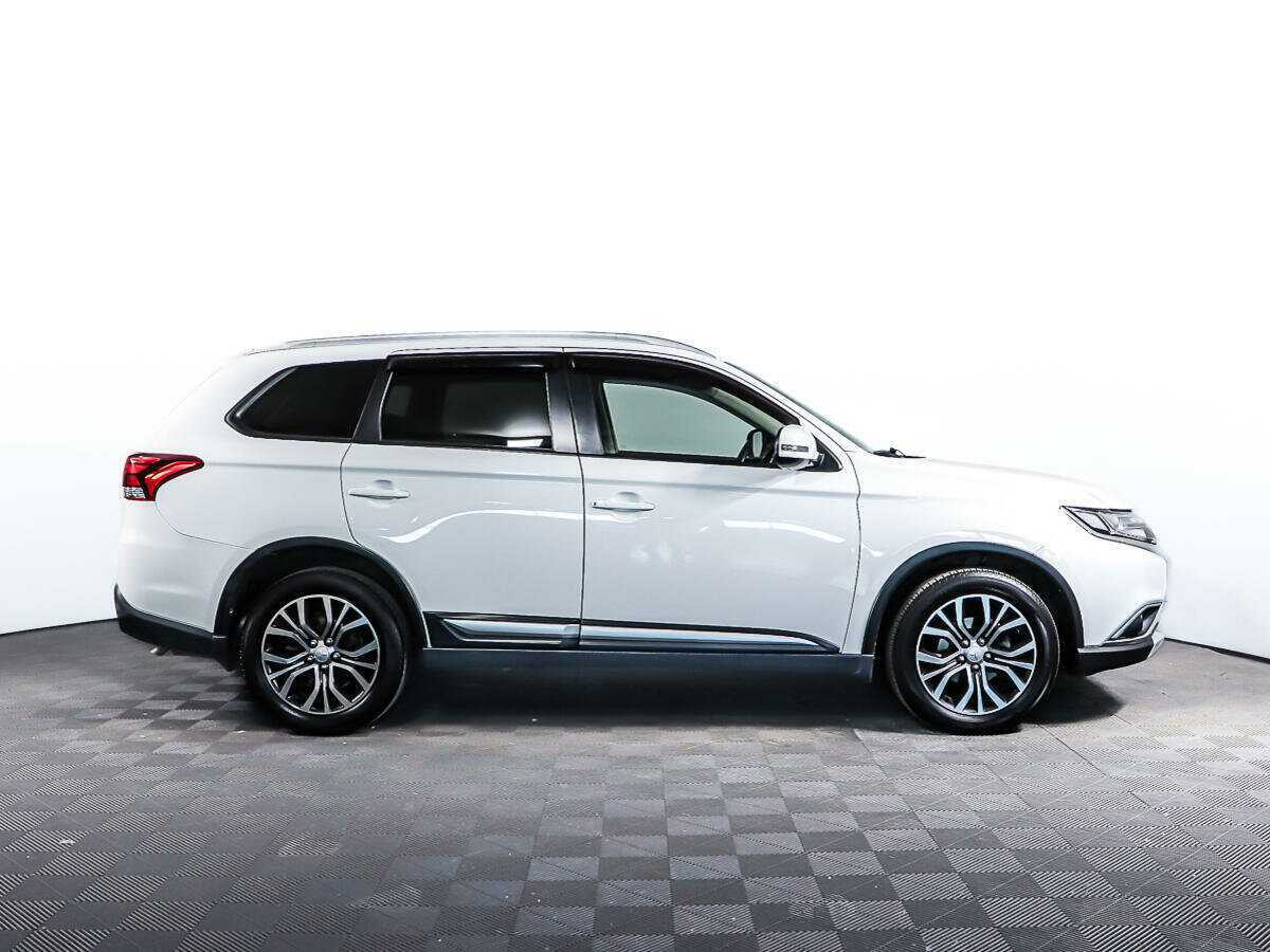 Mitsubishi Outlander 2017 года с пробегом. Фото: #3