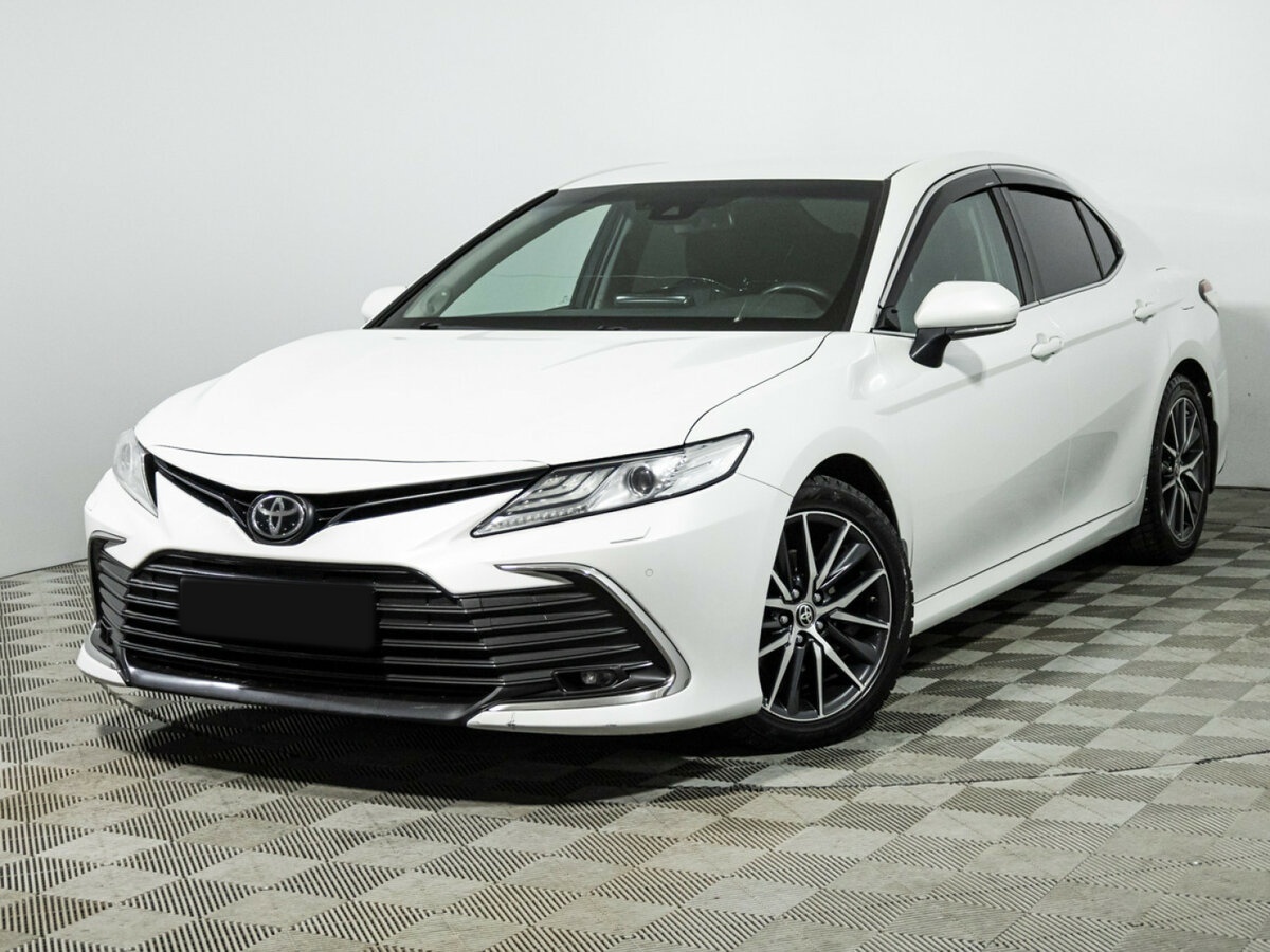Toyota Camry 2021 года с пробегом. Посмотреть фото