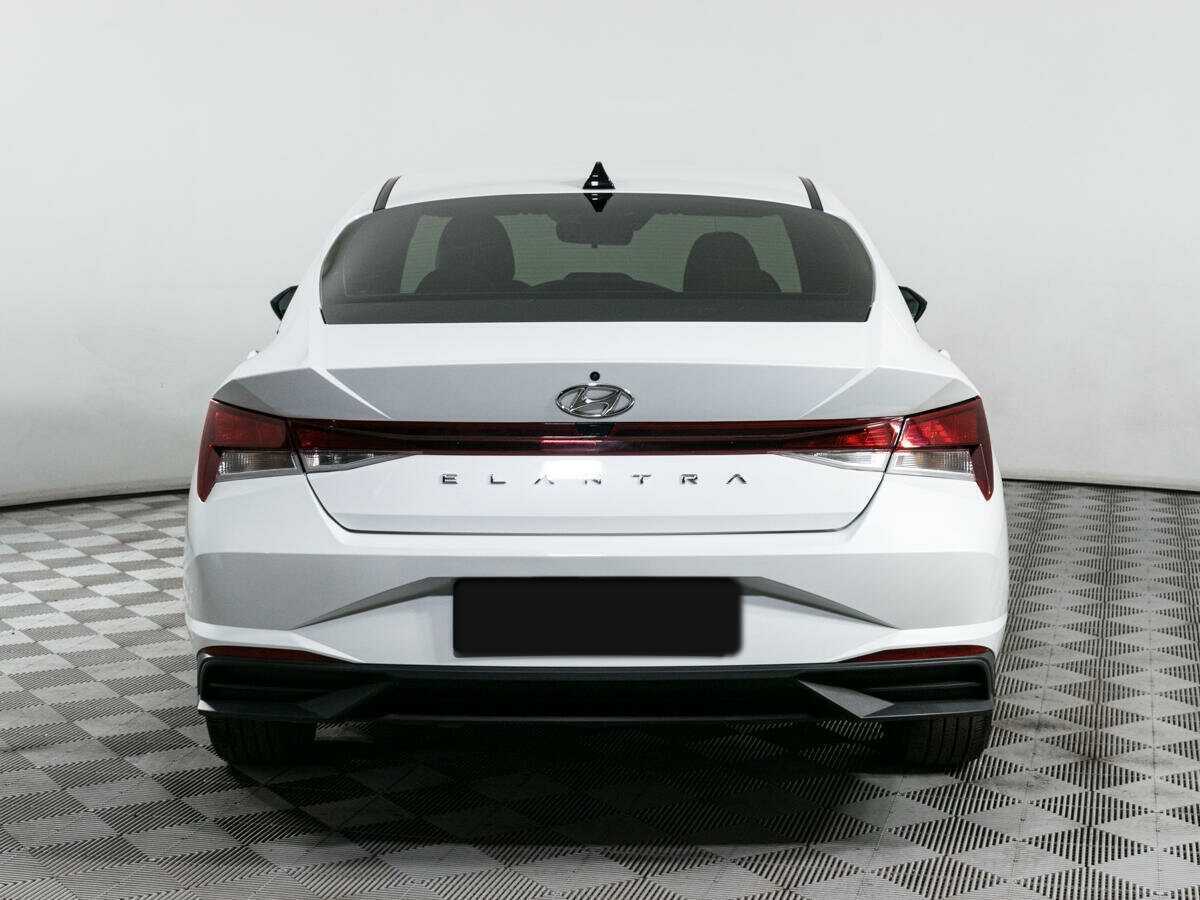 Hyundai Elantra 2021 года с пробегом. Фото: #3