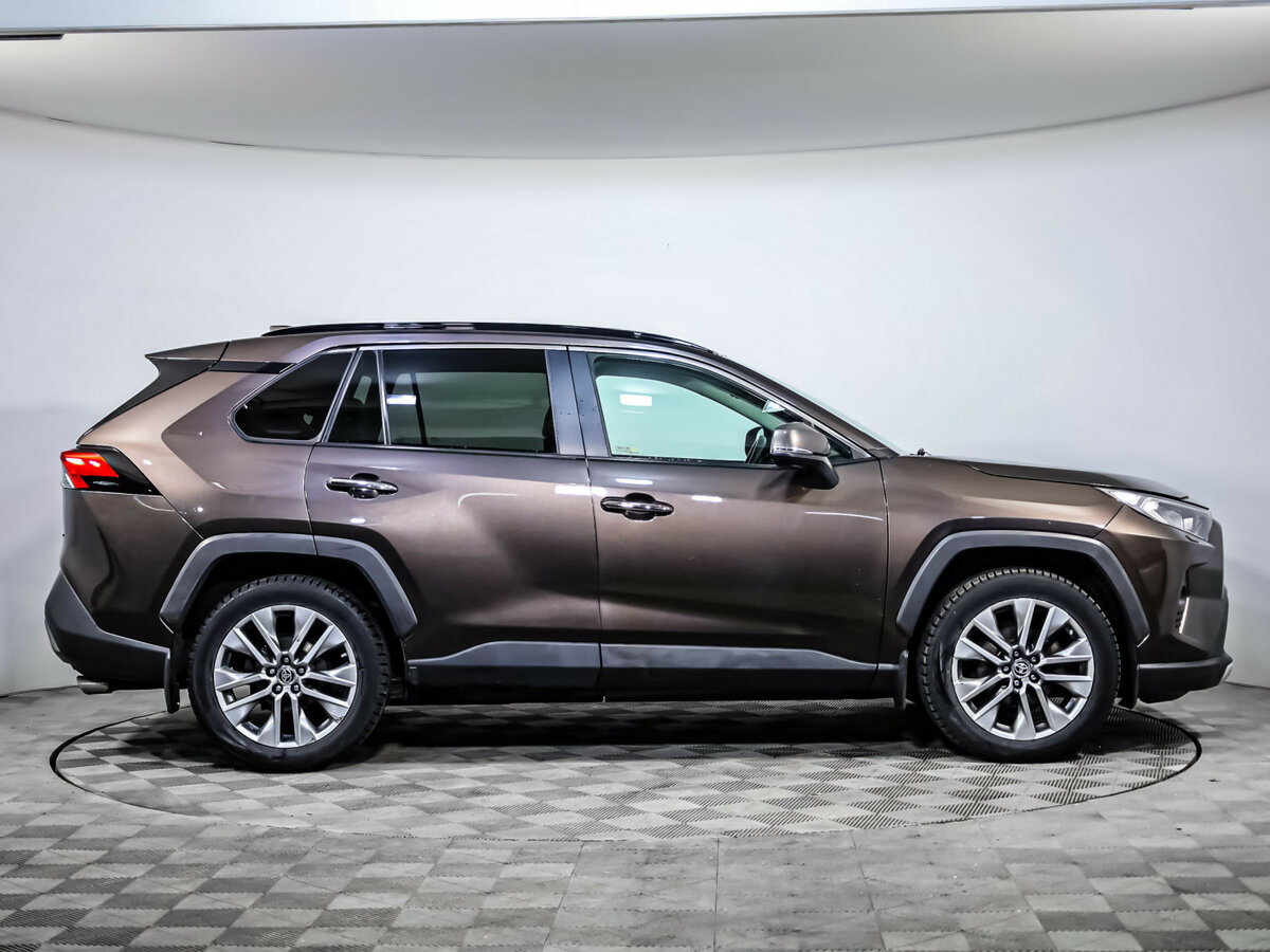 Toyota RAV4 2019 года с пробегом. Фото: #3
