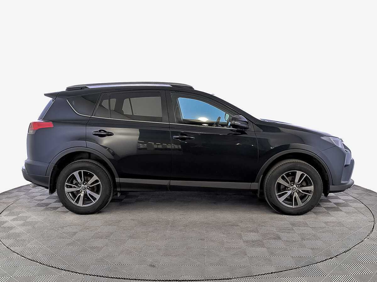 Toyota RAV4 2017 года с пробегом. Фото: #3