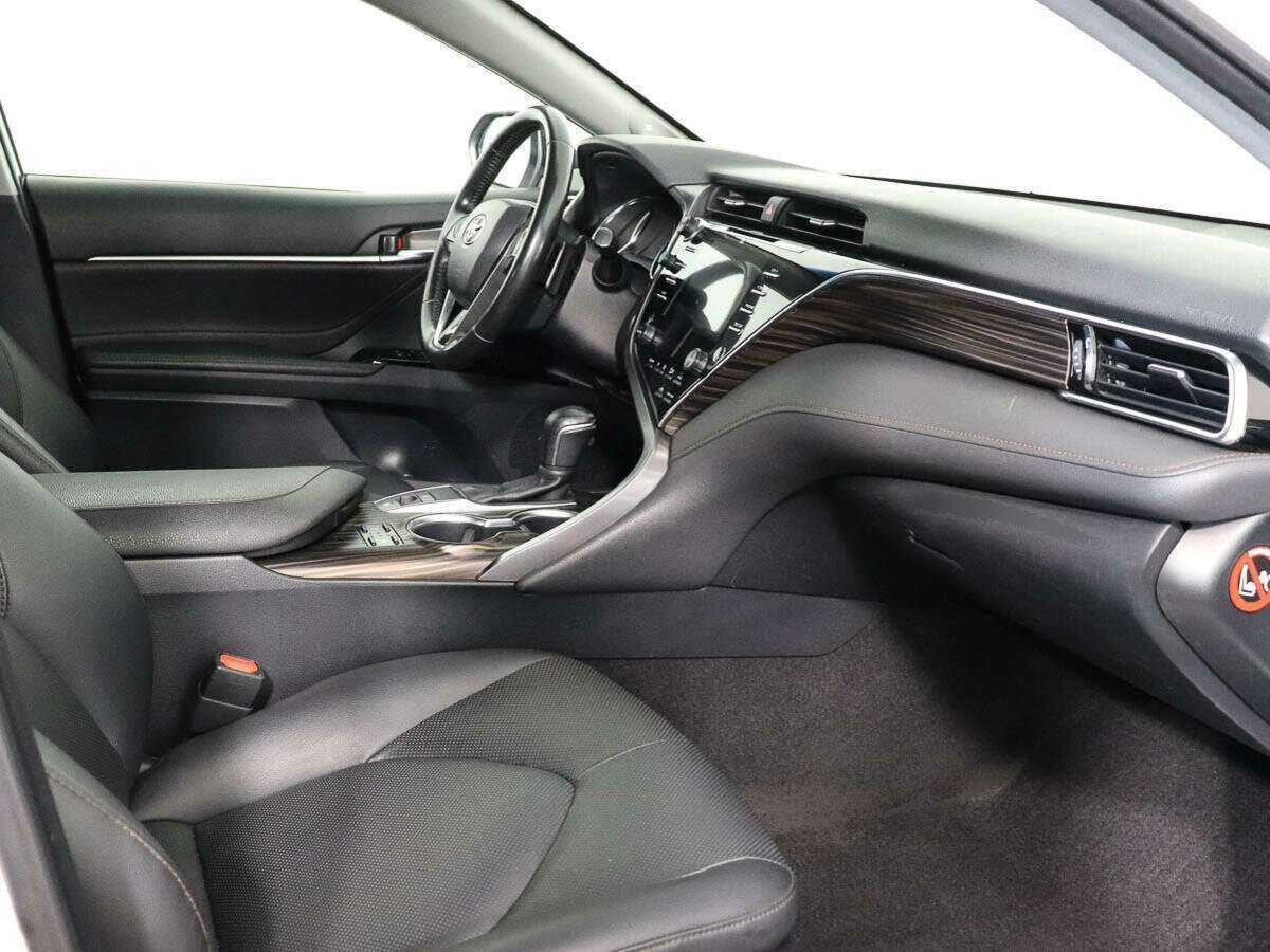 Toyota Camry 2018 года с пробегом. Фото: #6