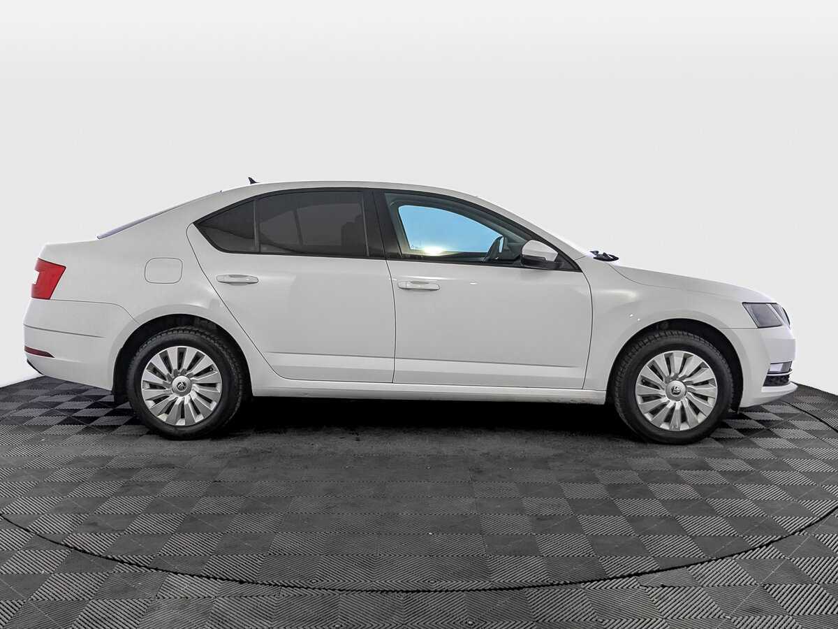 Skoda Octavia 2019 года с пробегом. Фото: #3