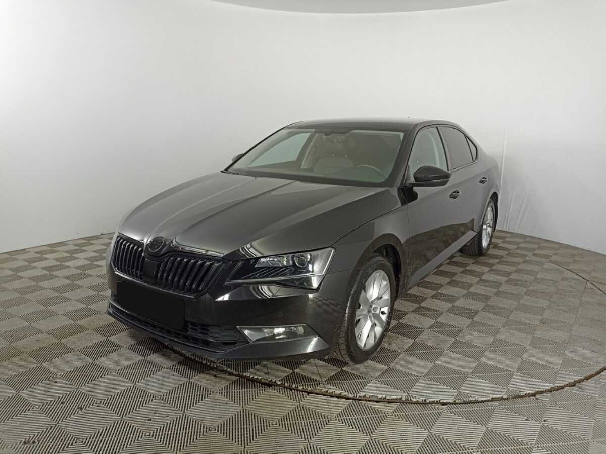 Skoda Superb 2018 года с пробегом. Посмотреть фото