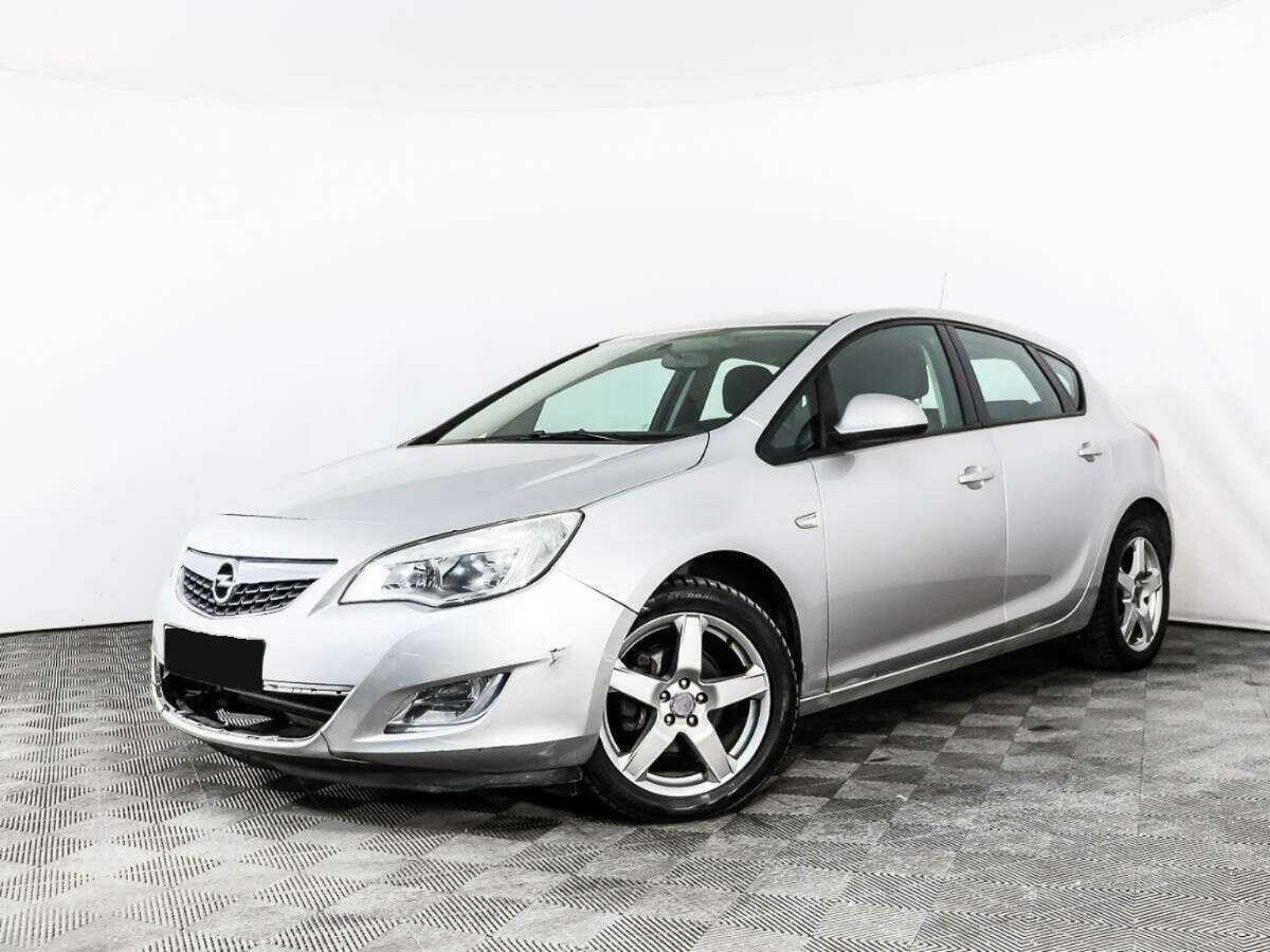 Opel Astra 2012 года с пробегом. Посмотреть фото