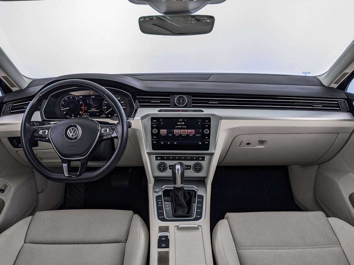 Volkswagen Passat 2018 года с пробегом. Фото: #9