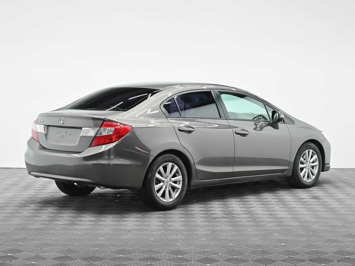 Honda Civic 2012 года с пробегом. Фото: #3