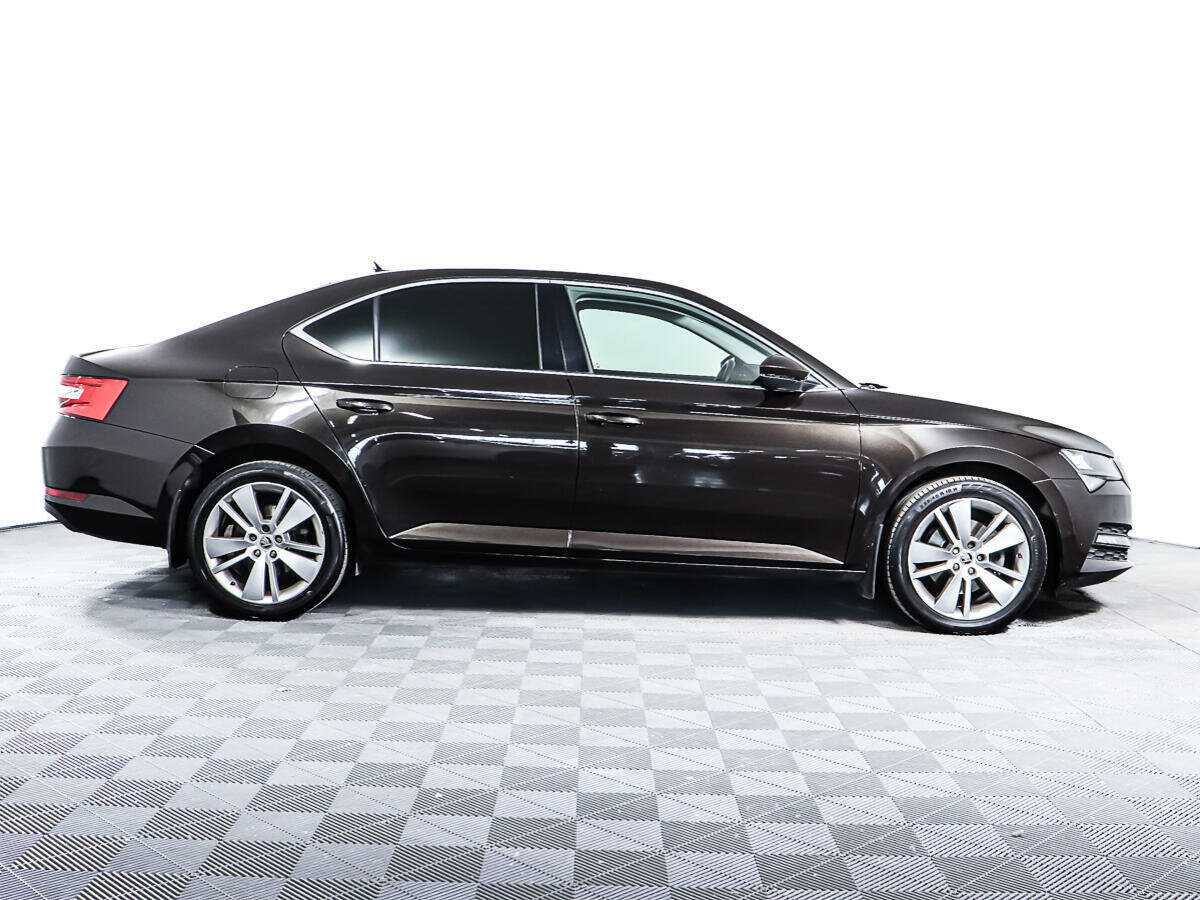 Skoda Superb 2021 года с пробегом. Фото: #3