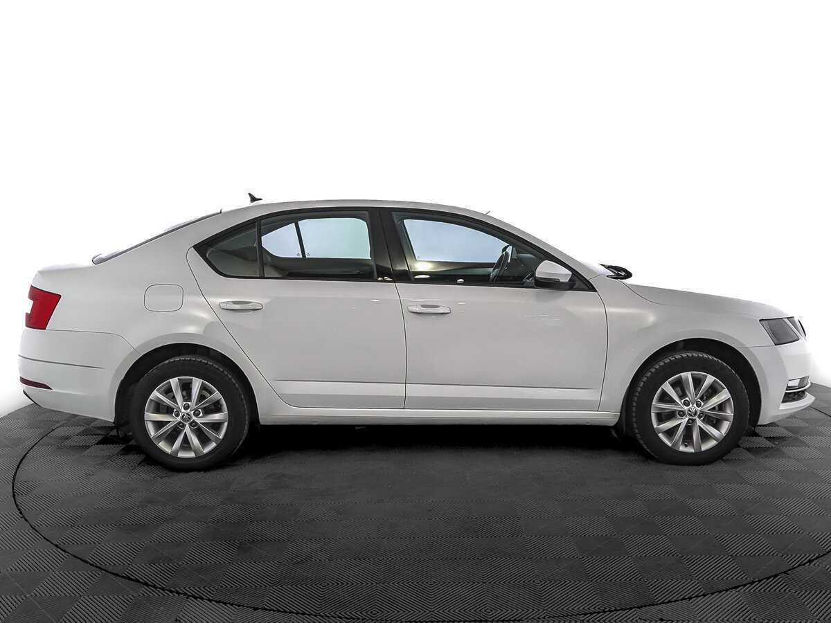Skoda Octavia 2019 года с пробегом. Фото: #3