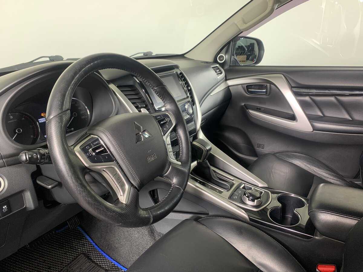 Mitsubishi Pajero Sport 2017 года с пробегом. Фото: #11