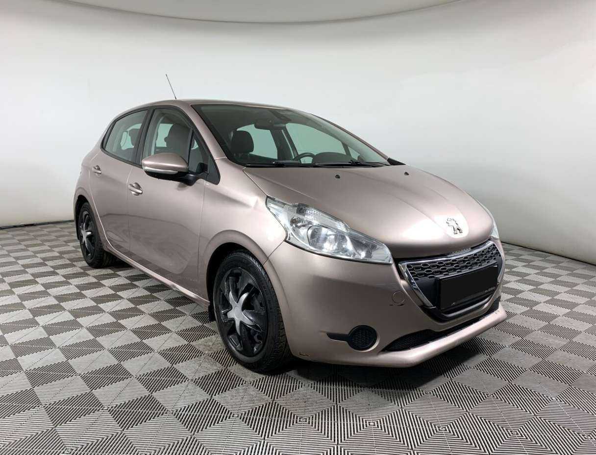Peugeot 208 2013 года с пробегом. Фото: #2