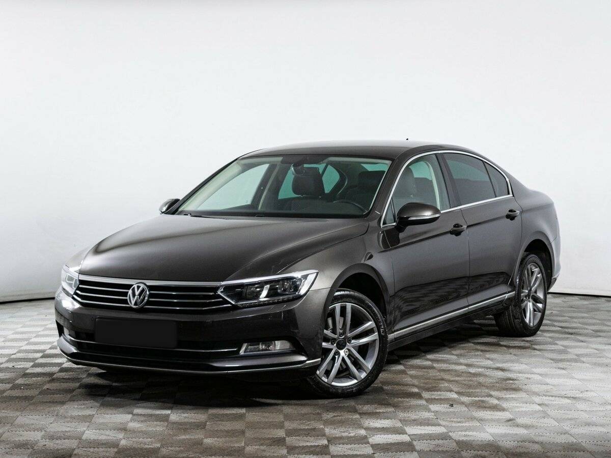 Volkswagen Passat 2017 года с пробегом. Посмотреть фото
