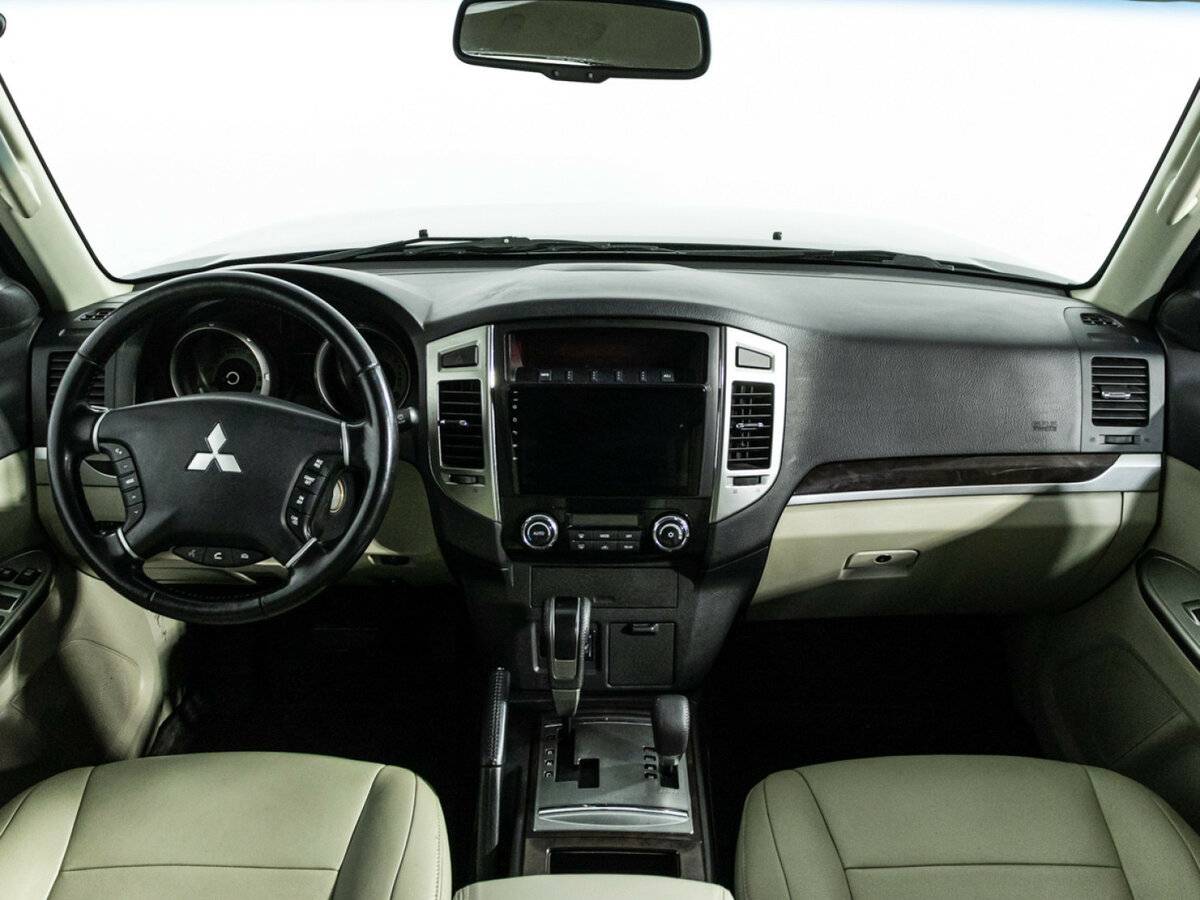 Mitsubishi Pajero 2017 года с пробегом. Фото: #10