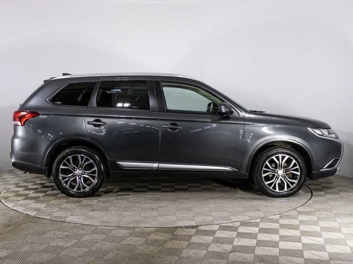 Mitsubishi Outlander 2018 года с пробегом. Фото: #3