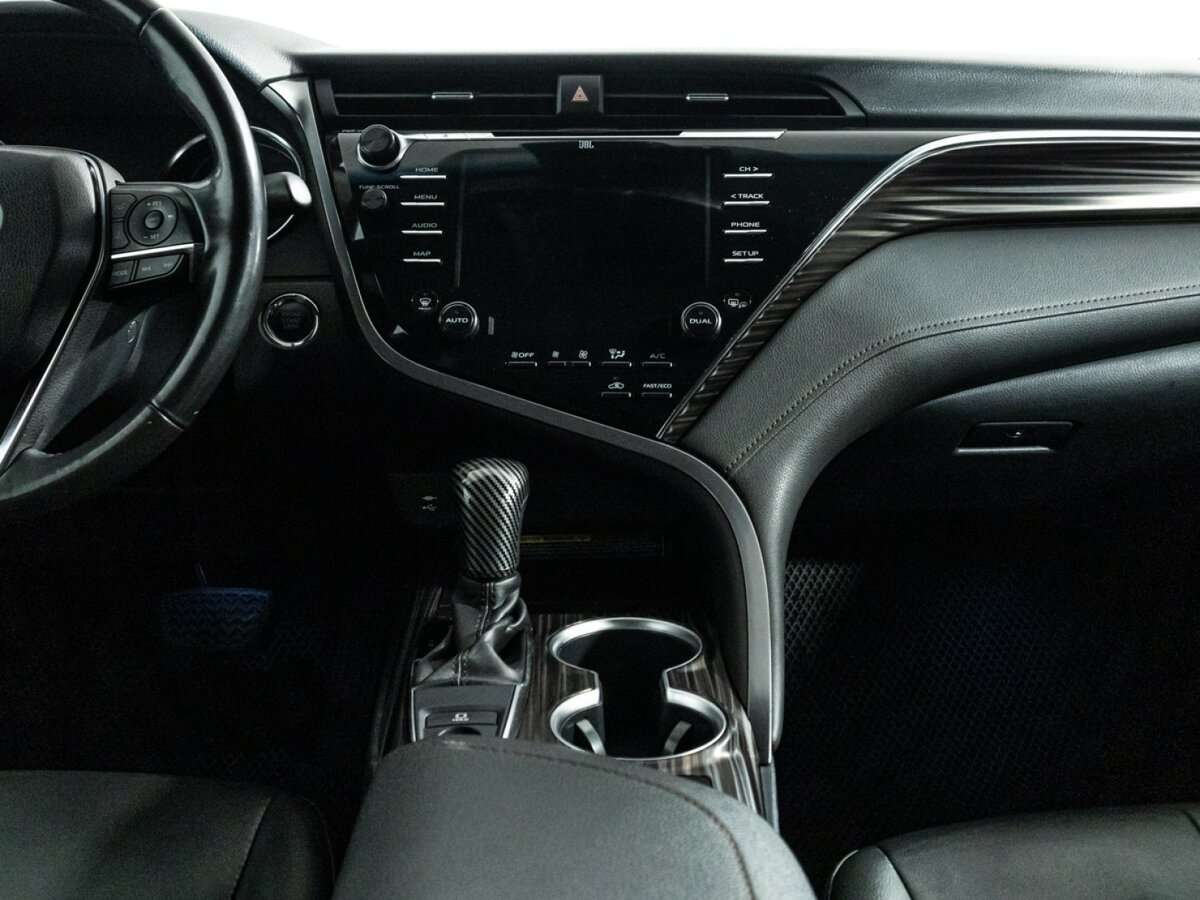 Toyota Camry 2018 года с пробегом. Фото: #13
