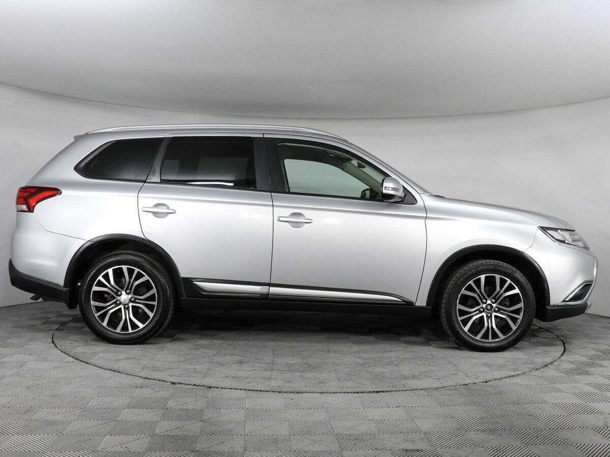 Mitsubishi Outlander 2017 года с пробегом. Фото: #3