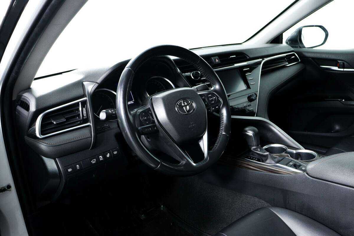 Toyota Camry 2020 года с пробегом. Фото: #12