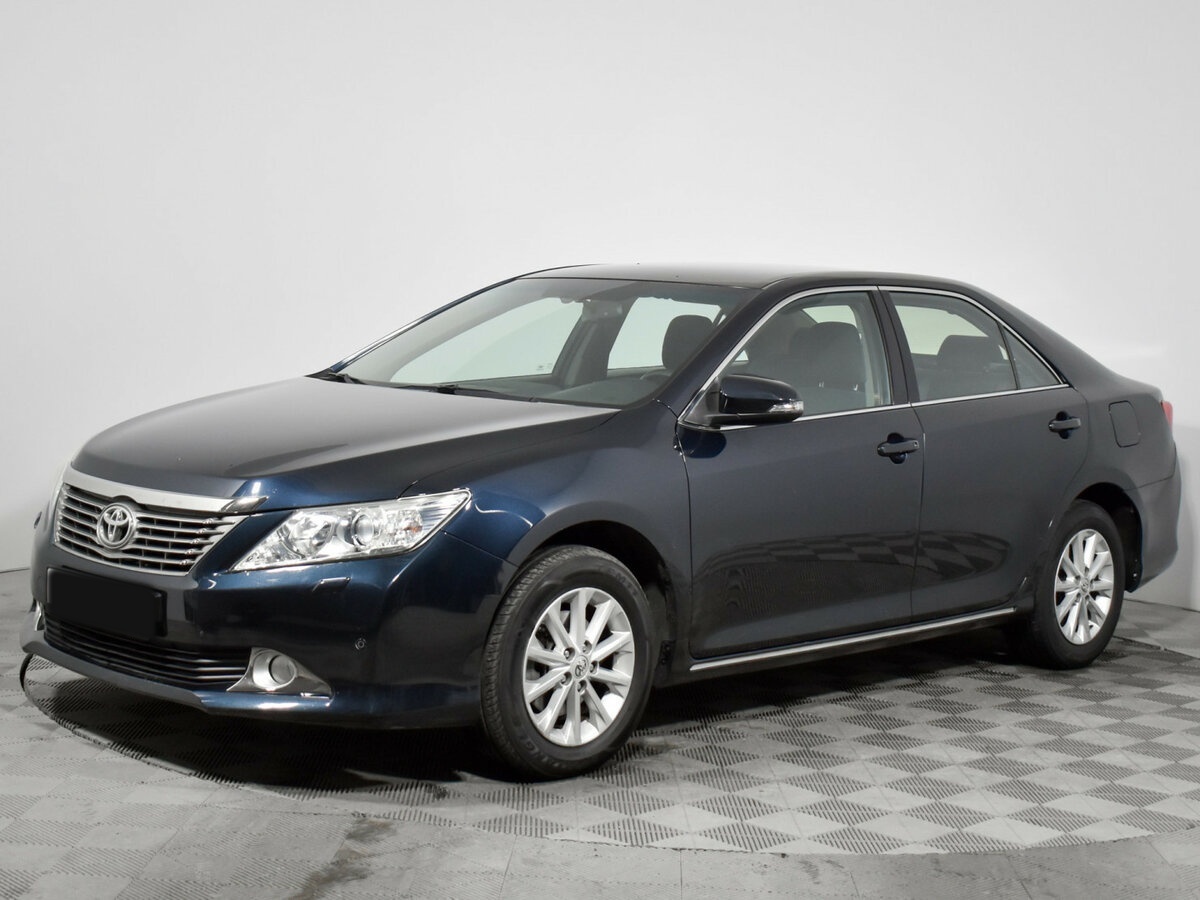 Toyota Camry 2012 года с пробегом. Посмотреть фото