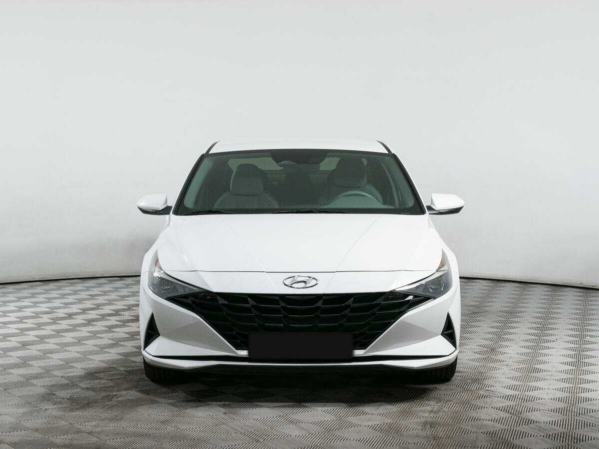 Hyundai Elantra 2021 года с пробегом. Посмотреть фото
