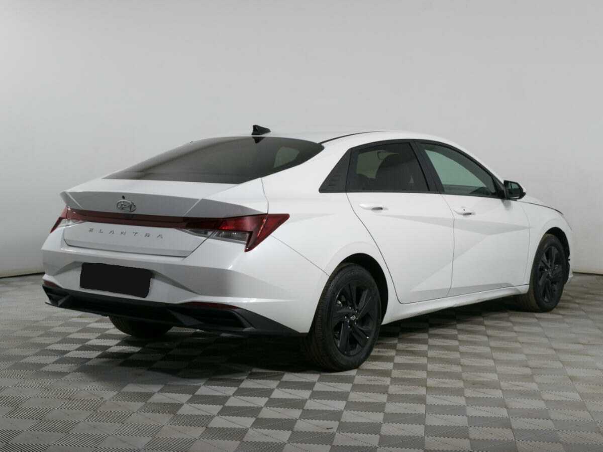Hyundai Elantra 2021 года с пробегом. Фото: #4