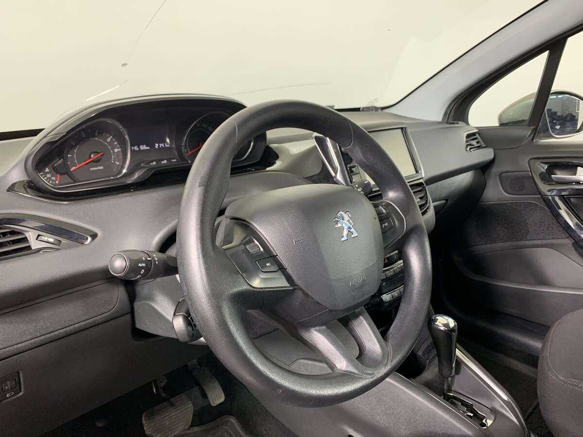 Peugeot 208 2013 года с пробегом. Фото: #8