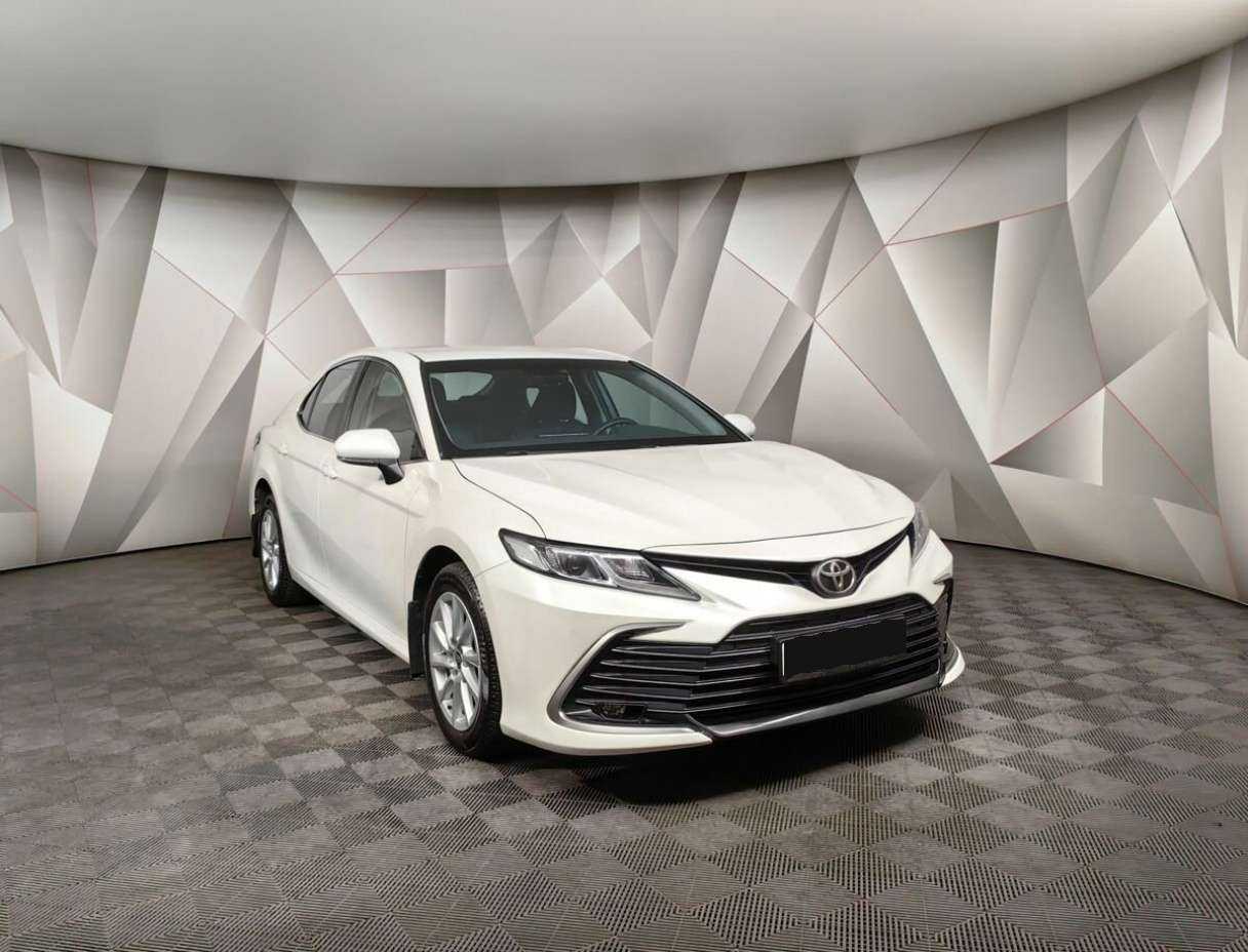 Toyota Camry 2021 года с пробегом. Фото: #2
