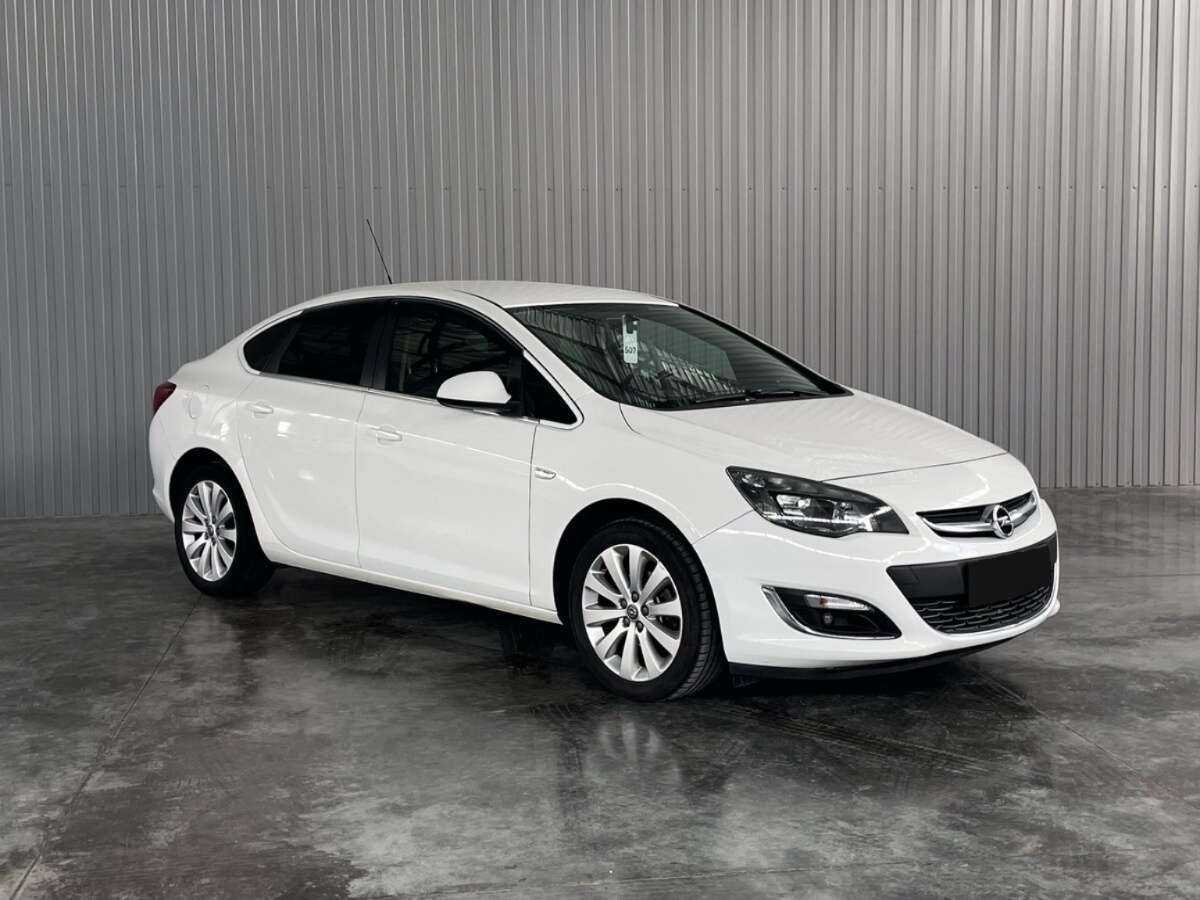 Opel Astra 2014 года с пробегом. Фото: #2