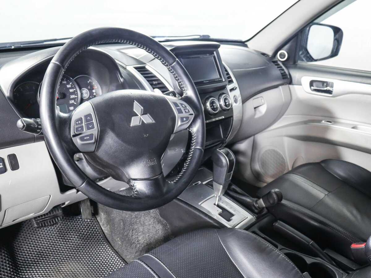 Mitsubishi Pajero Sport 2012 года с пробегом. Фото: #10