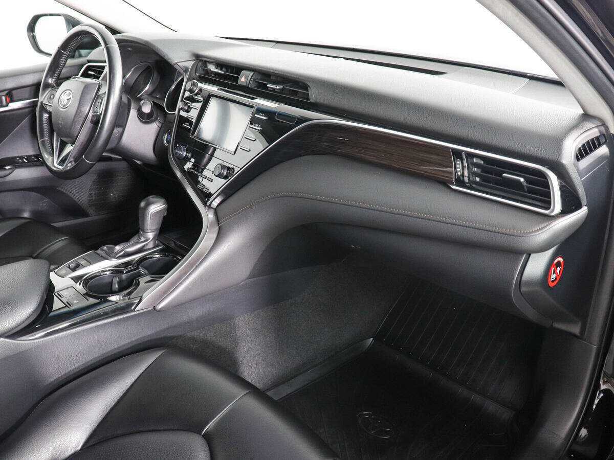 Toyota Camry 2019 года с пробегом. Фото: #9