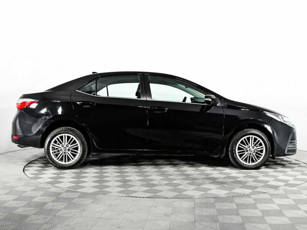 Toyota Corolla 2018 года с пробегом. Фото: #3