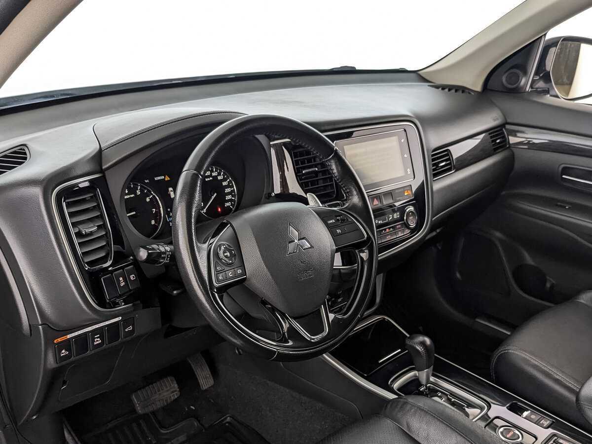 Mitsubishi Outlander 2017 года с пробегом. Фото: #9