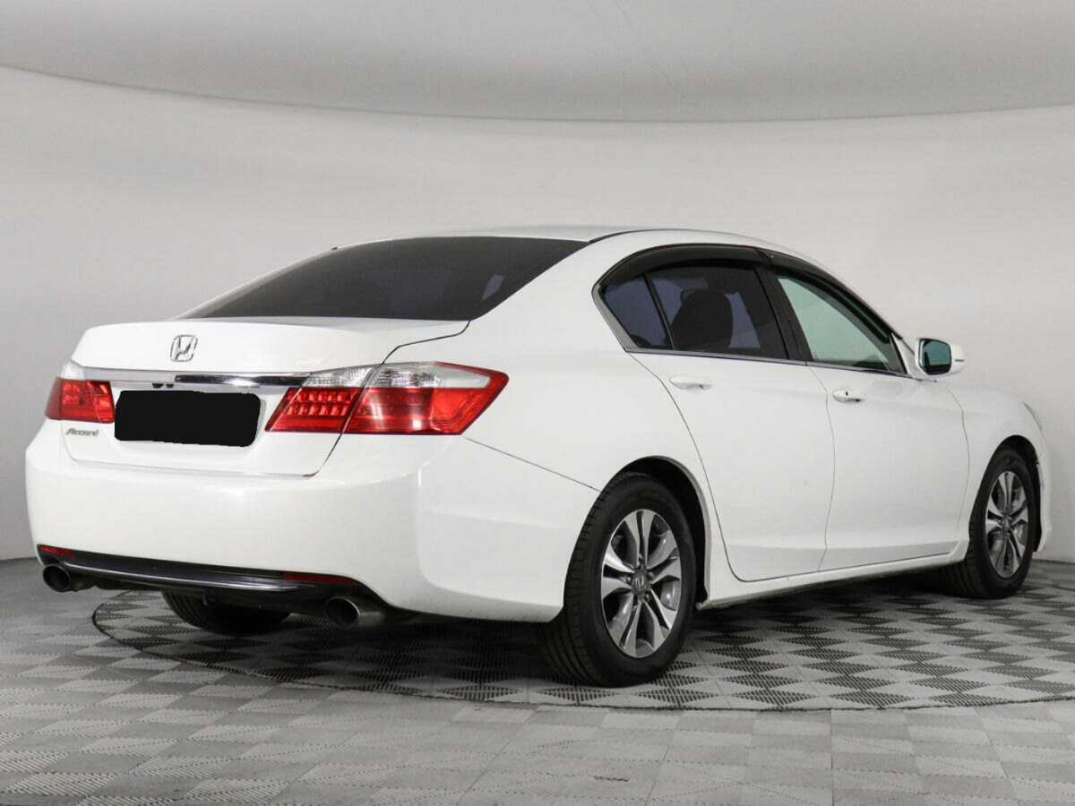 Honda Accord 2013 года с пробегом. Фото: #2