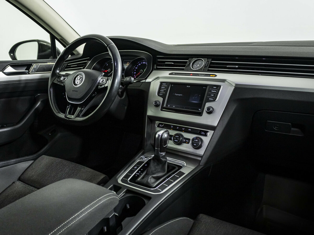 Volkswagen Passat 2017 года с пробегом. Фото: #6