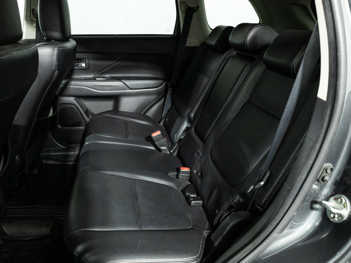 Mitsubishi Outlander 2017 года с пробегом. Фото: #9