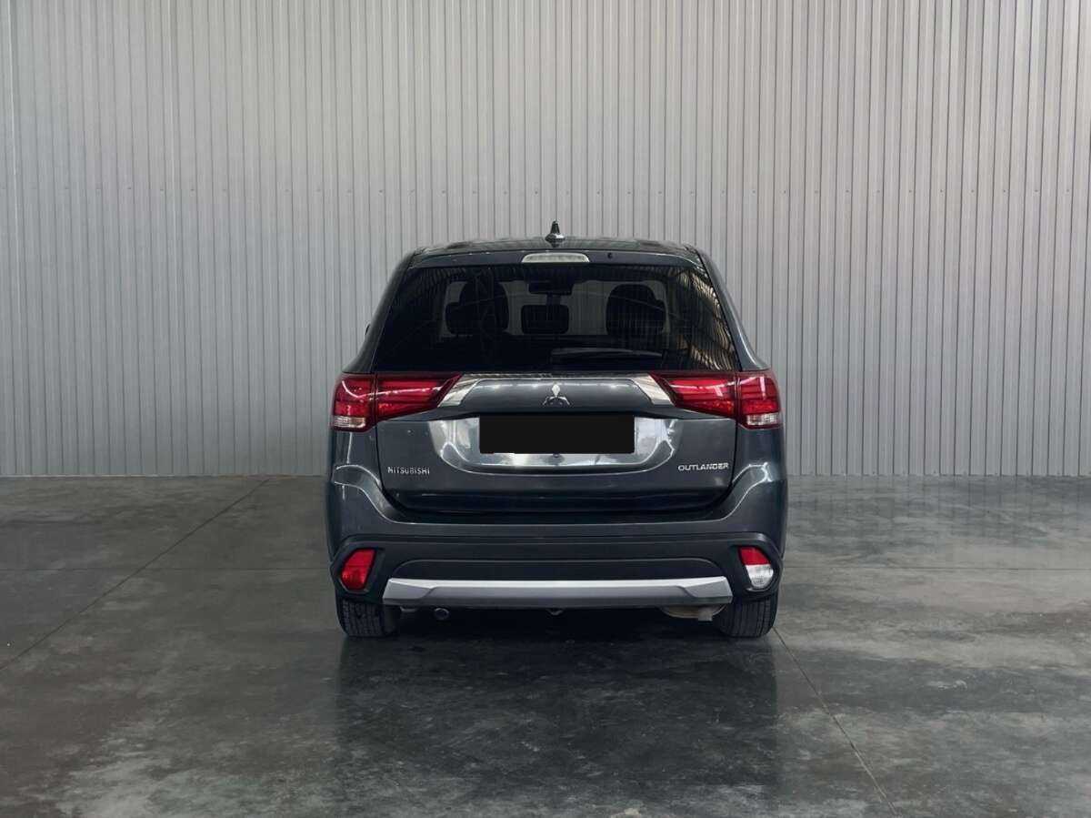 Mitsubishi Outlander 2018 года с пробегом. Фото: #5