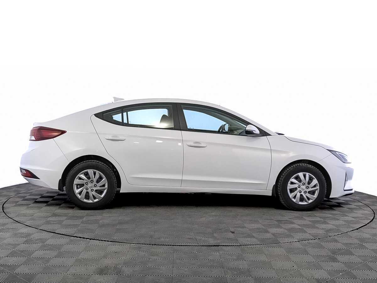 Hyundai Elantra 2019 года с пробегом. Фото: #3