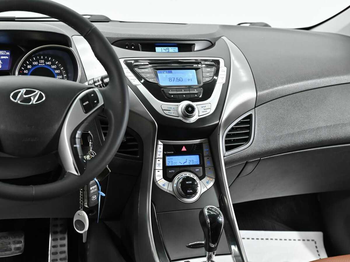 Hyundai Elantra 2012 года с пробегом. Фото: #8