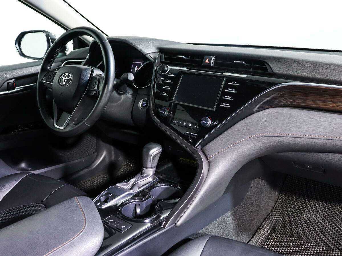 Toyota Camry 2020 года с пробегом. Фото: #8