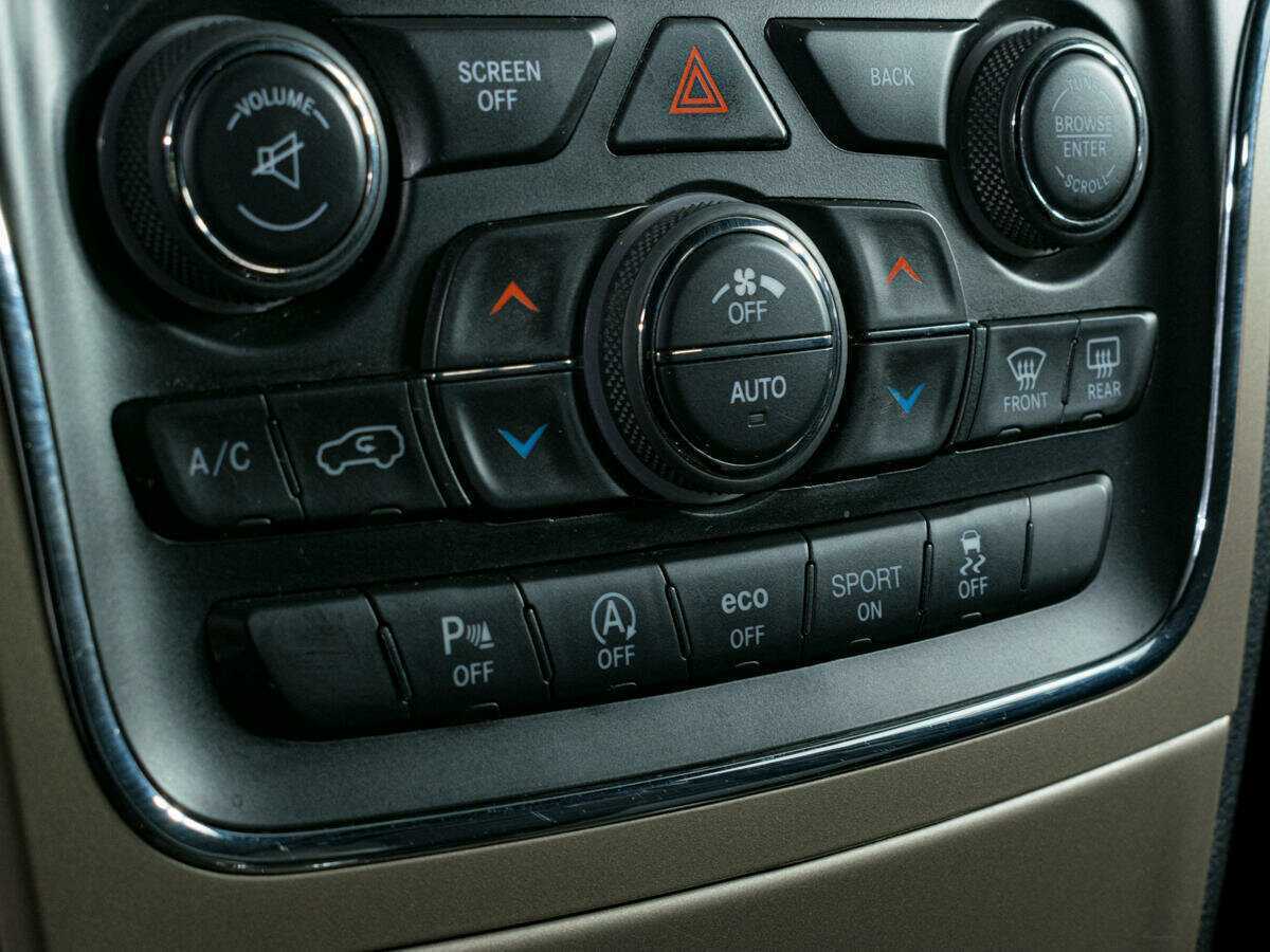 Jeep Grand Cherokee 2016 года с пробегом. Фото: #18