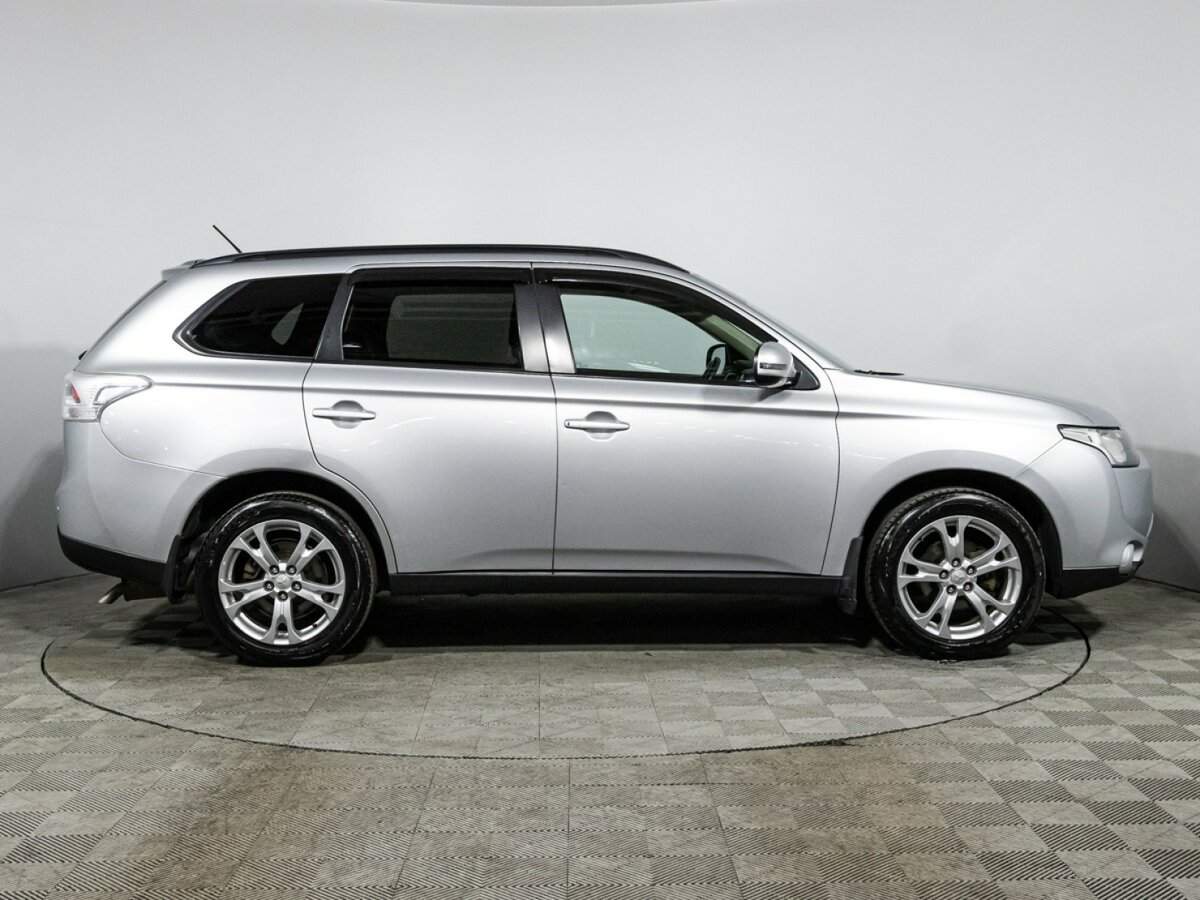 Mitsubishi Outlander 2013 года с пробегом. Фото: #3
